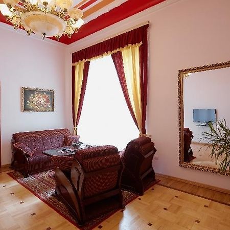 Apartments On Doroshenka 19 Lviv Bagian luar foto