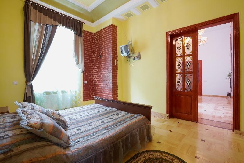 Apartments On Doroshenka 19 Lviv Bagian luar foto